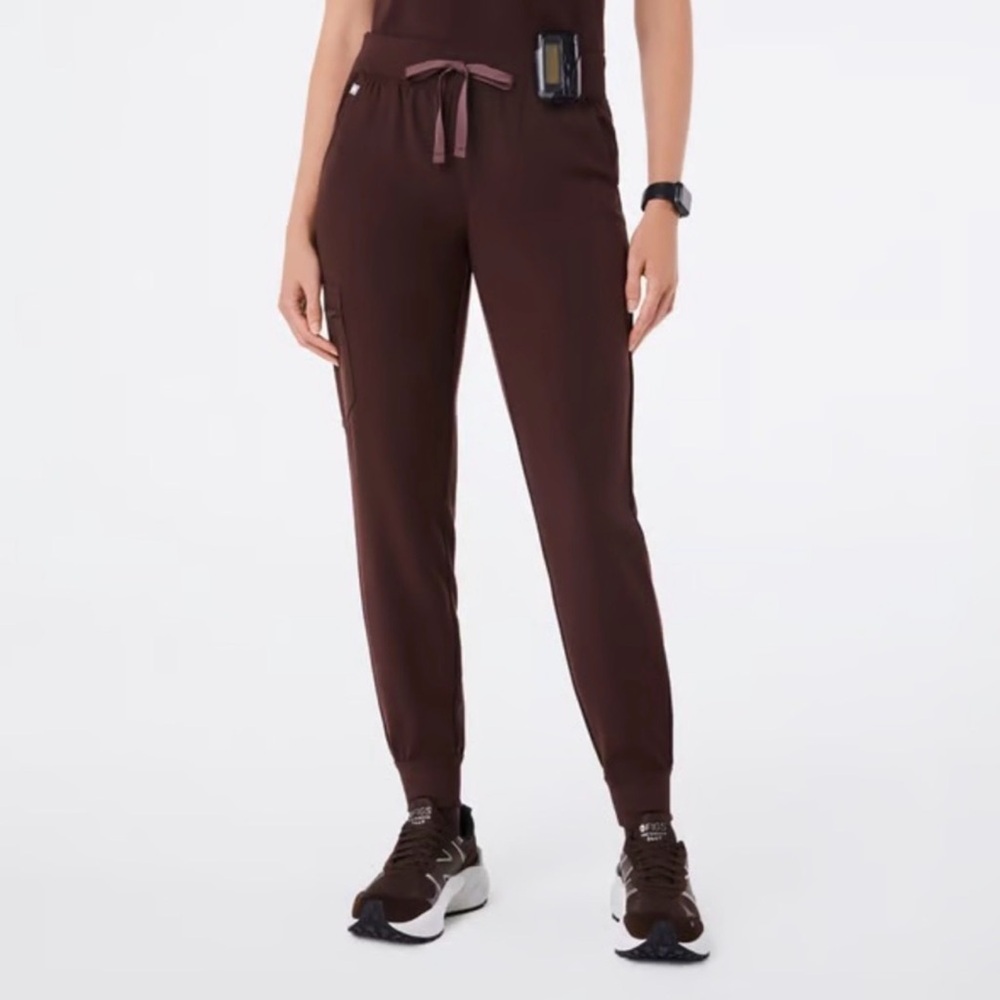 FIGS Espresso Zamora PETITE Jogger Scrub Pants